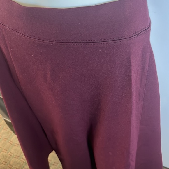 Women’s maroon skirt size medium - Picture 4 of 5